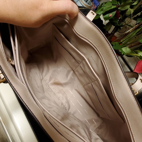 Michael Kors Large Tote - Picture 5 of 6